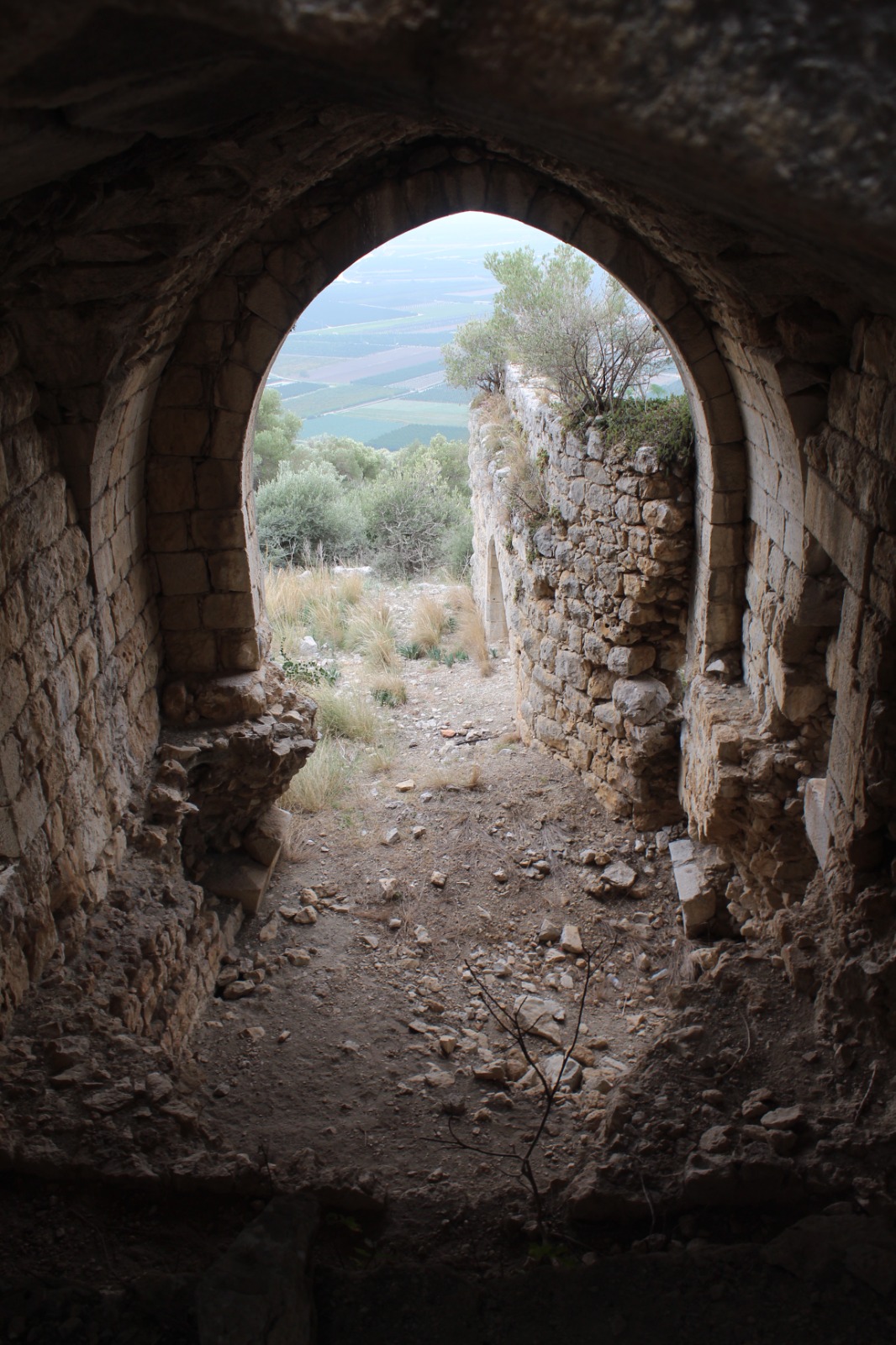 GÖKVELİOĞLU KALESİ VE CAMİLİ KÖYÜ MAĞARASI 